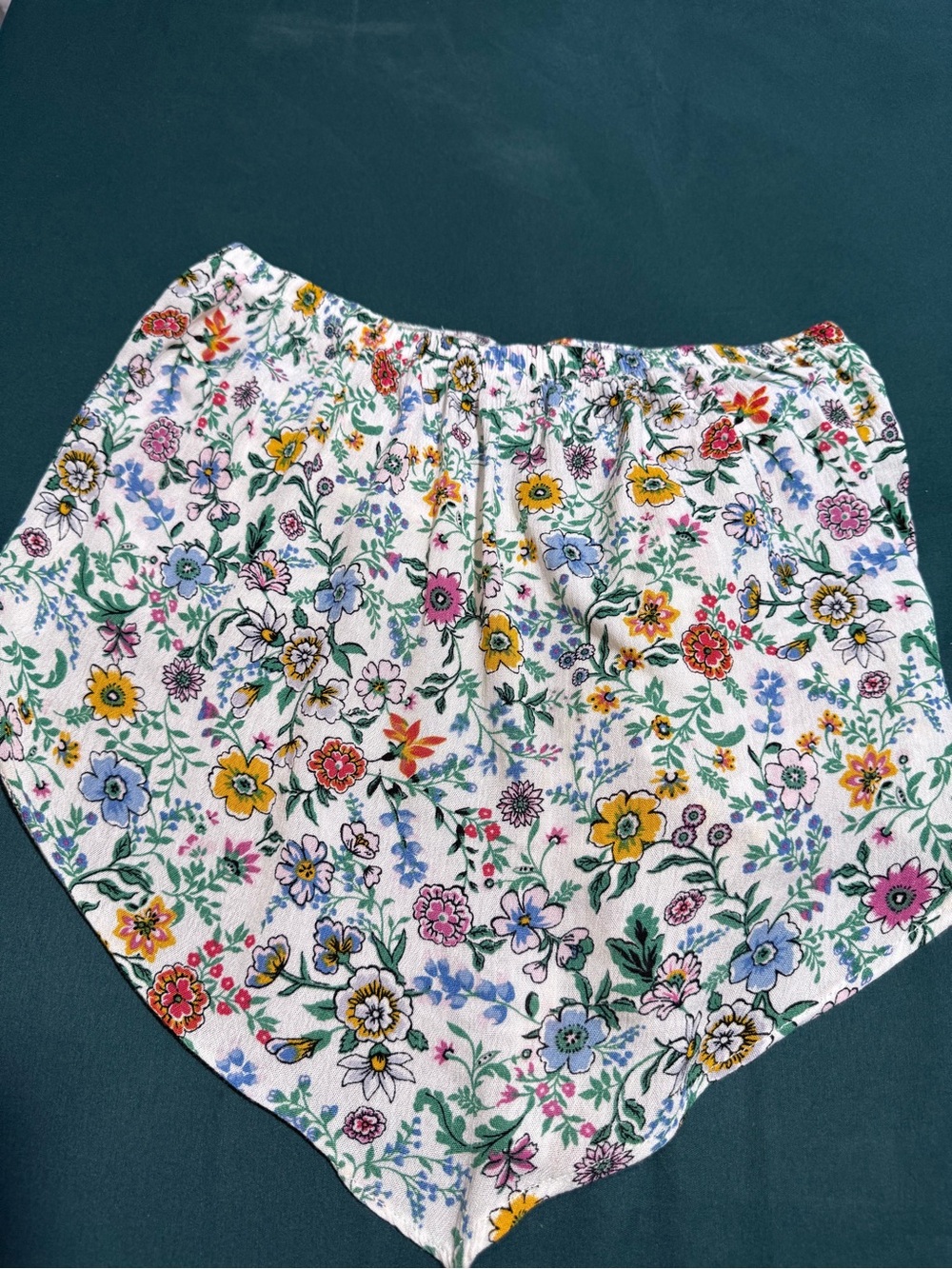 Women's Floral Elastic-Waist Shorts - White Multicolor
